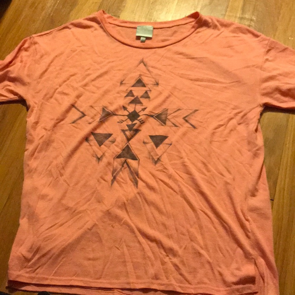 short sleeve pink arrow tee
